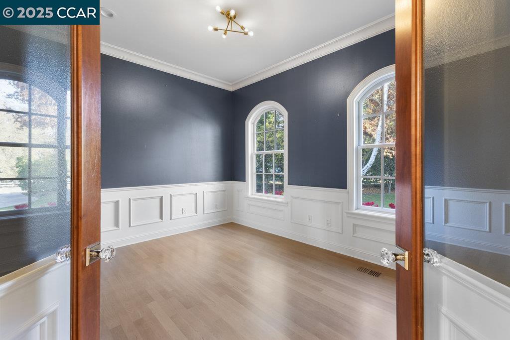 Detail Gallery Image 21 of 59 For 1826 Alameda Diablo, Diablo,  CA 94528 - 5 Beds | 4/1 Baths