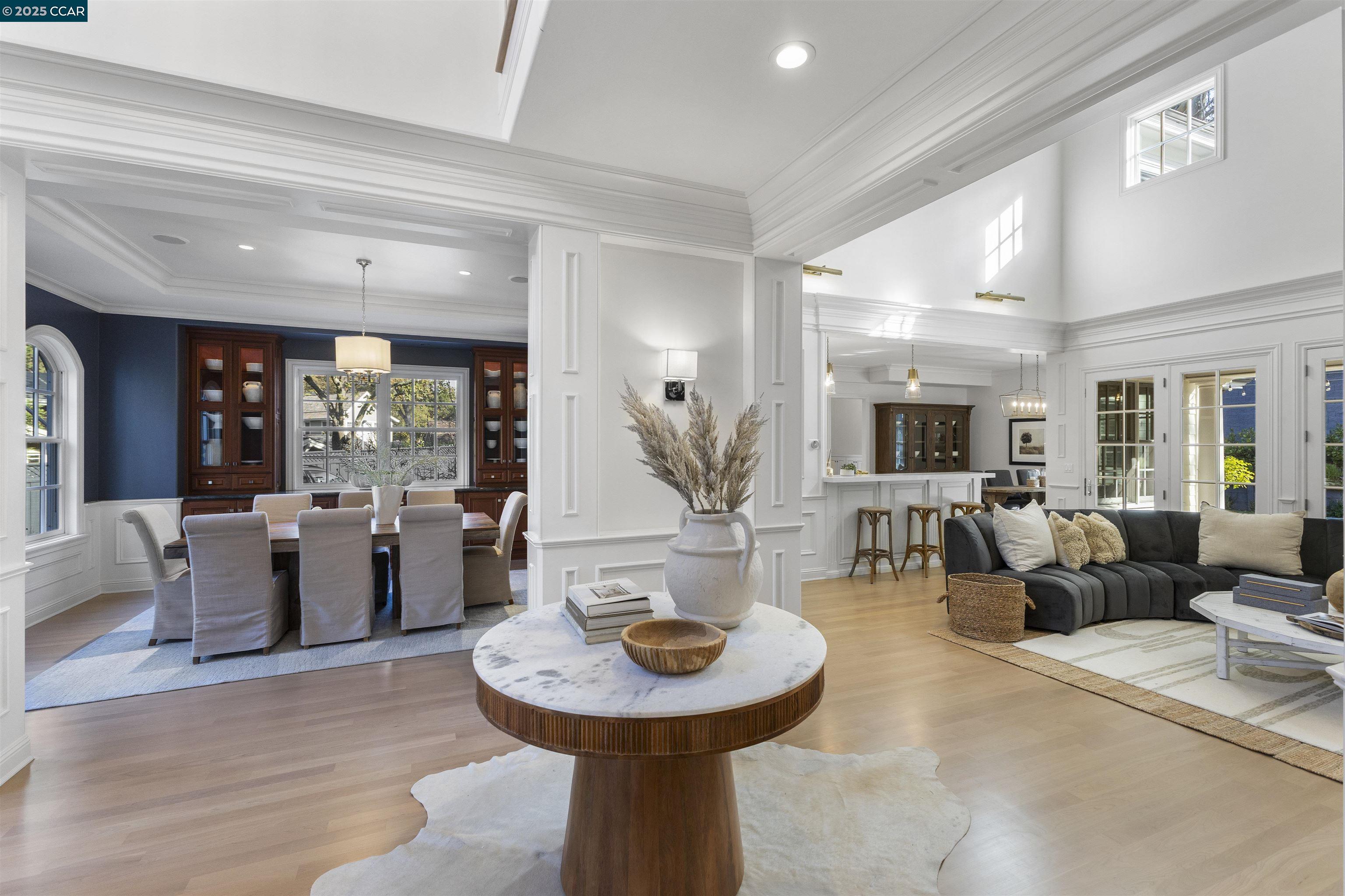 Detail Gallery Image 4 of 59 For 1826 Alameda Diablo, Diablo,  CA 94528 - 5 Beds | 4/1 Baths