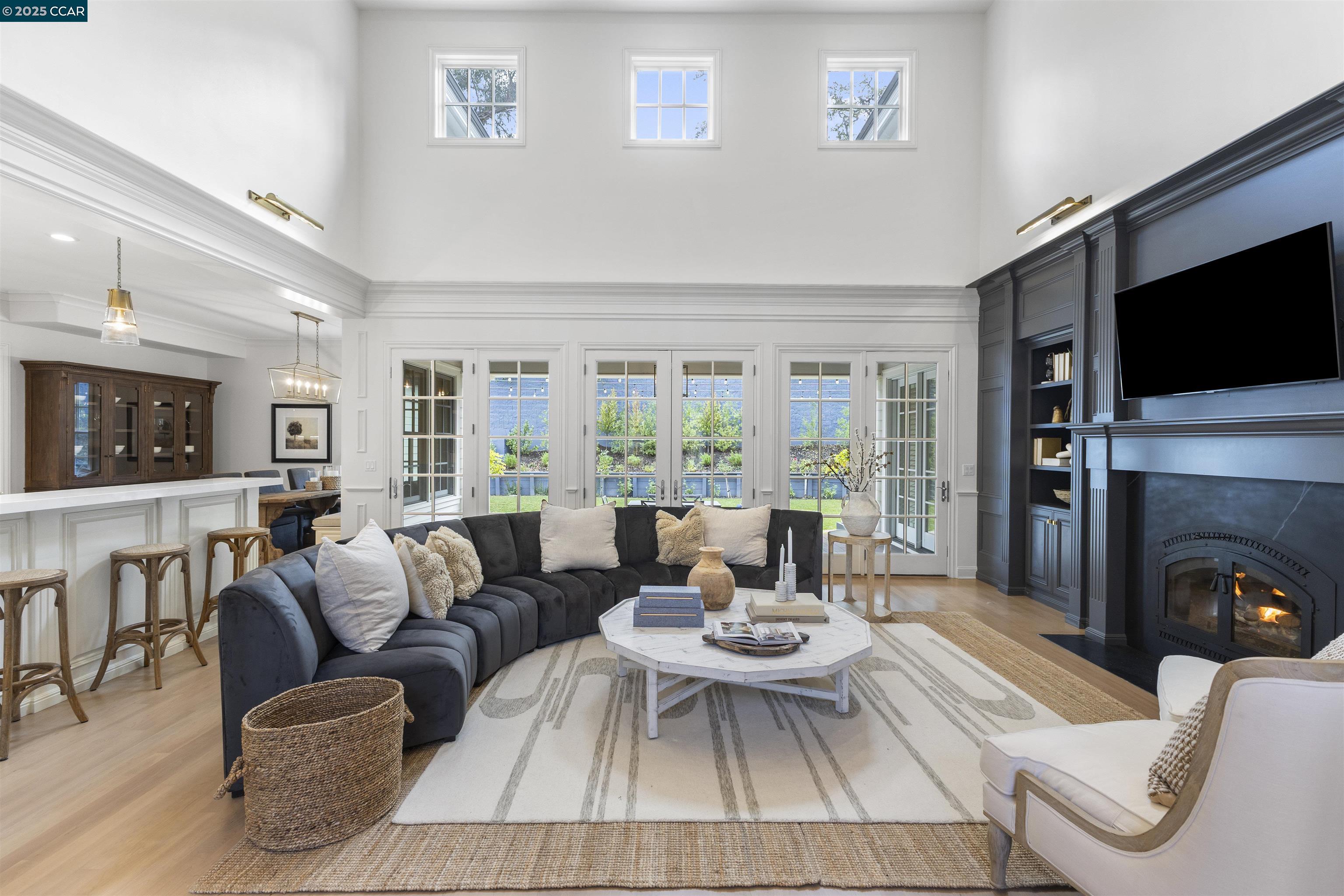 Detail Gallery Image 8 of 59 For 1826 Alameda Diablo, Diablo,  CA 94528 - 5 Beds | 4/1 Baths