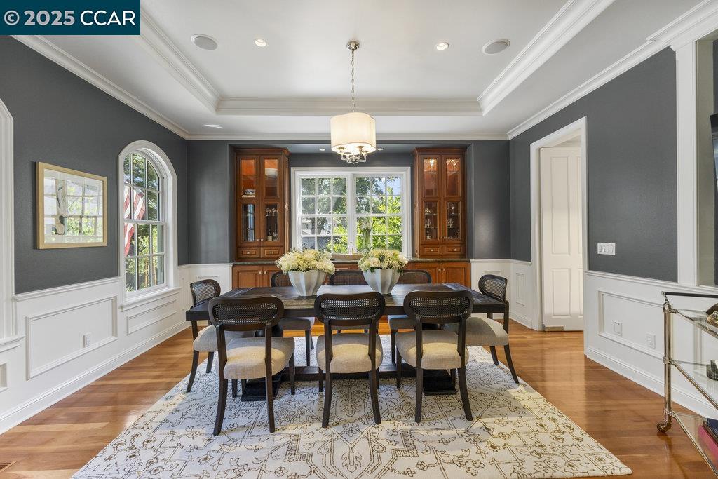 Detail Gallery Image 8 of 55 For 1826 Alameda Diablo, Diablo,  CA 94528 - 5 Beds | 4/1 Baths