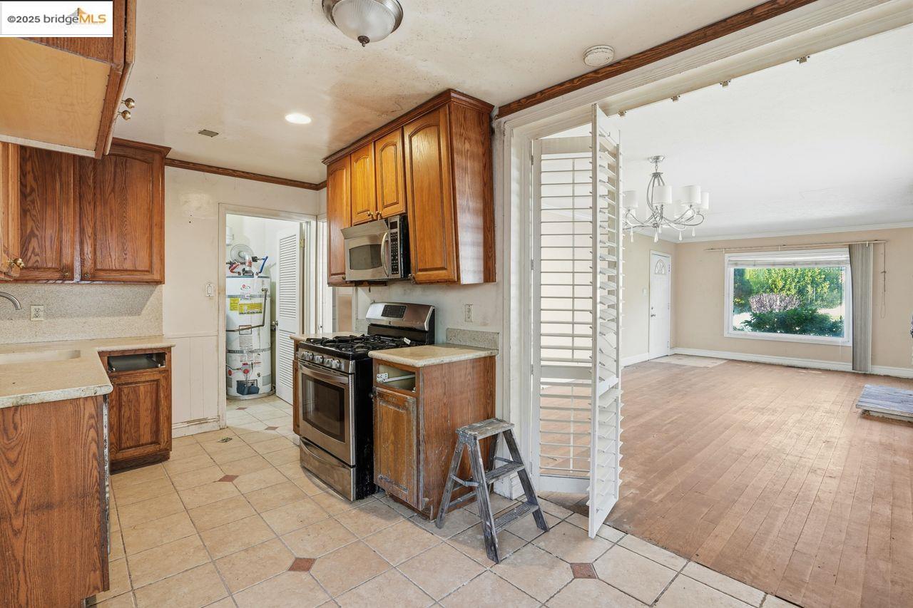 Detail Gallery Image 7 of 34 For 4116 Kentwood Ct, Oakland,  CA 94605 - 3 Beds | 1 Baths