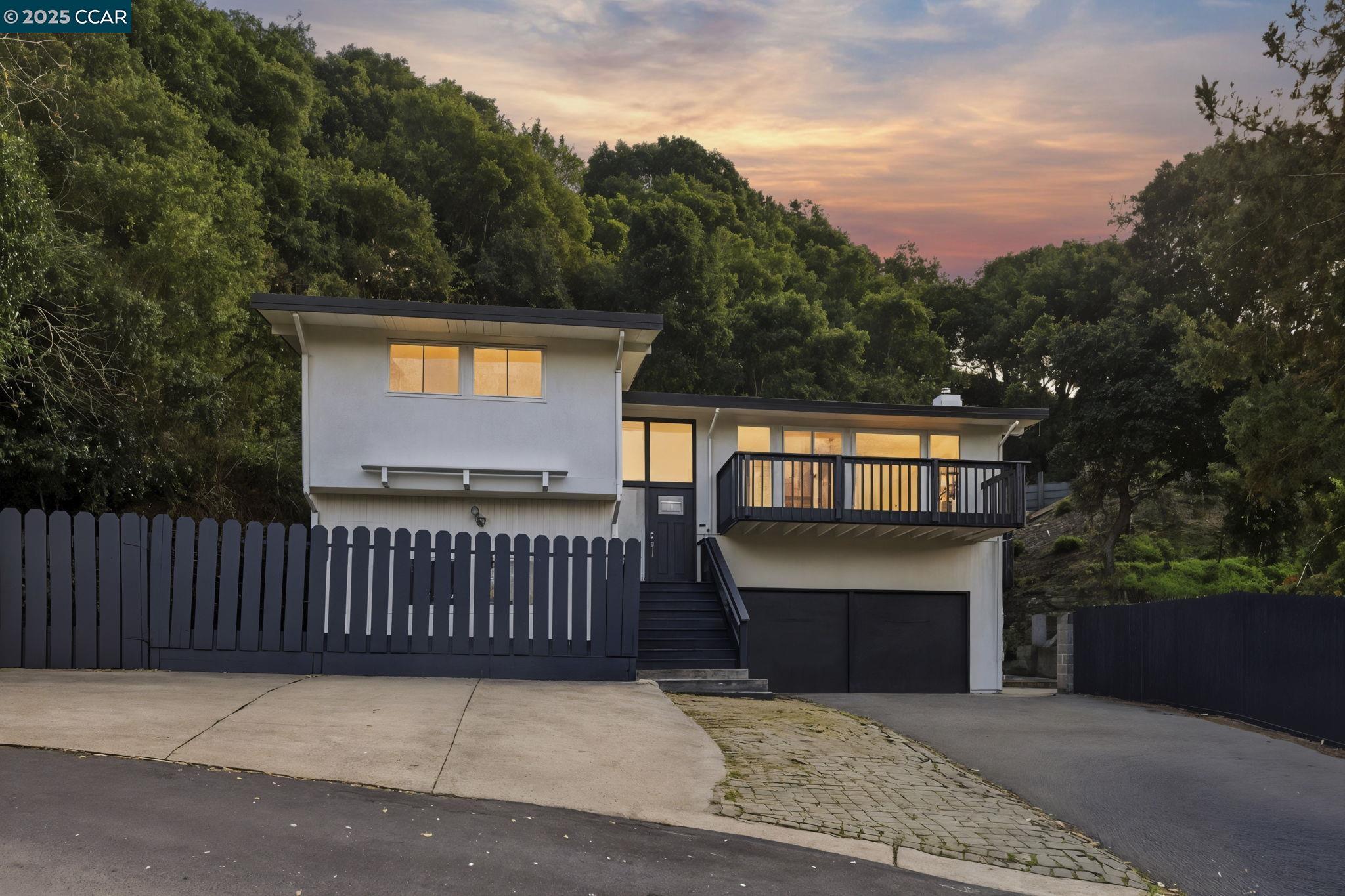 Front Image Thumbnail for CC41119004