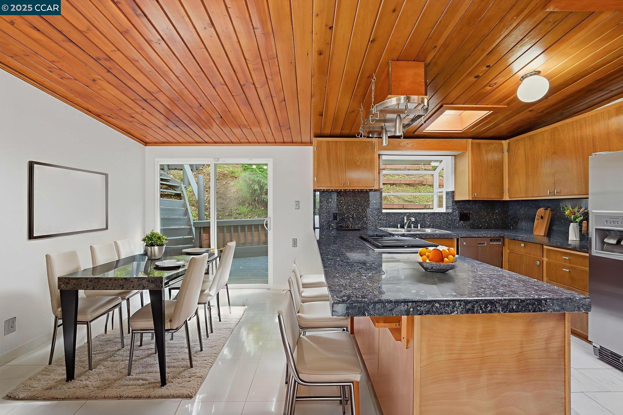 Detail Gallery Image 12 of 46 For 5584 Circle Dr, El Sobrante,  CA 94803 - 3 Beds | 2 Baths