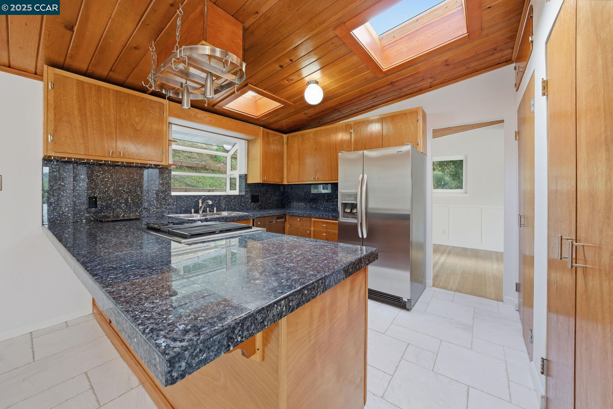 Detail Gallery Image 13 of 46 For 5584 Circle Dr, El Sobrante,  CA 94803 - 3 Beds | 2 Baths