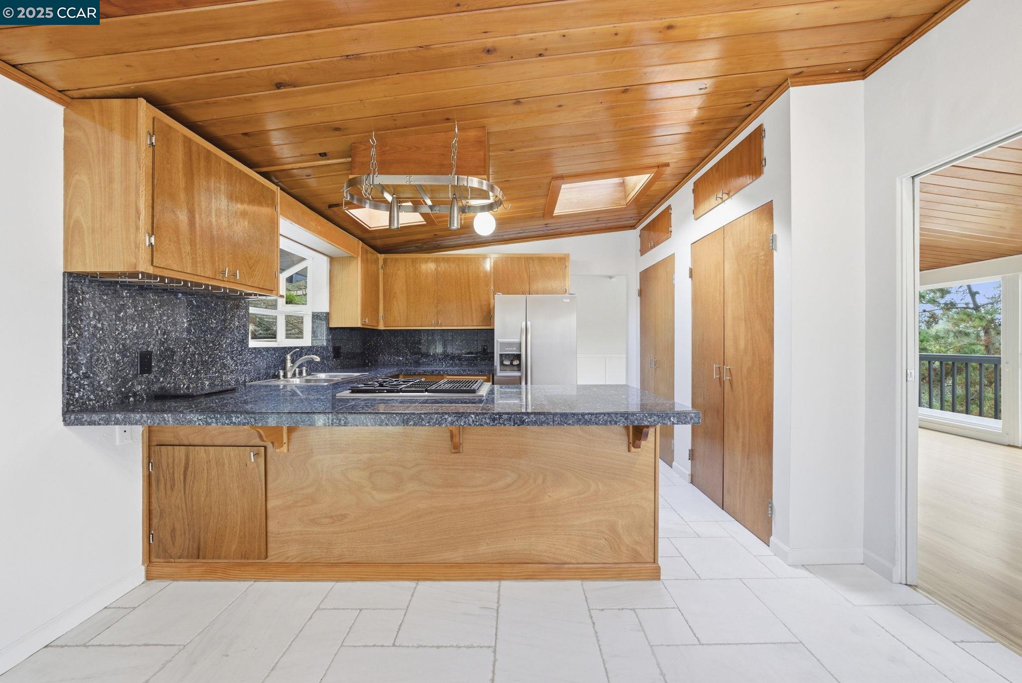 Detail Gallery Image 15 of 46 For 5584 Circle Dr, El Sobrante,  CA 94803 - 3 Beds | 2 Baths