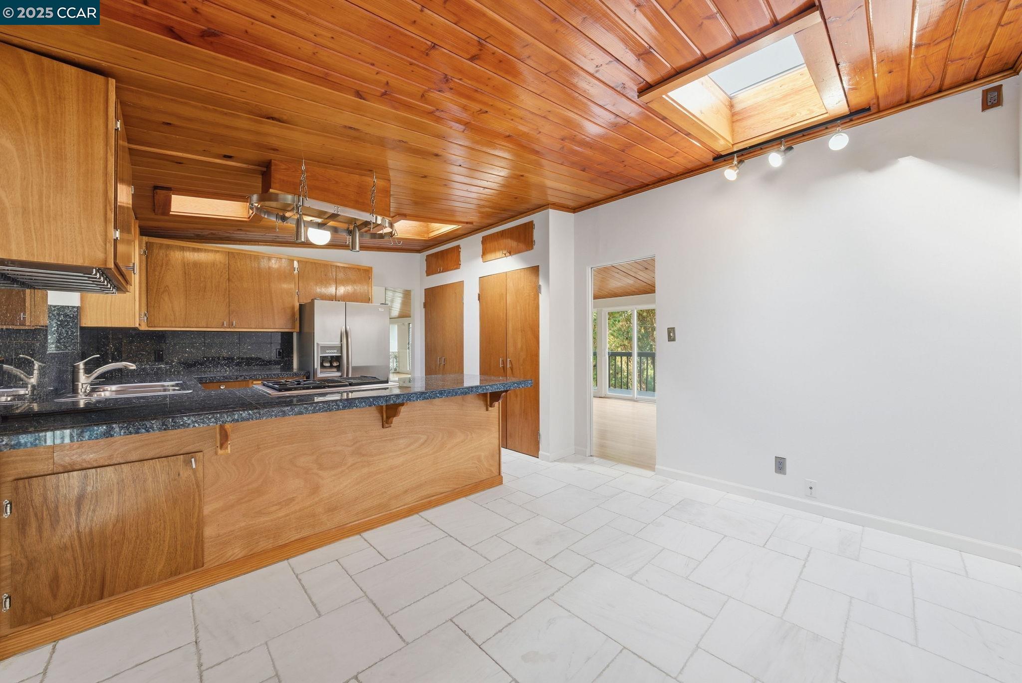 Detail Gallery Image 16 of 46 For 5584 Circle Dr, El Sobrante,  CA 94803 - 3 Beds | 2 Baths