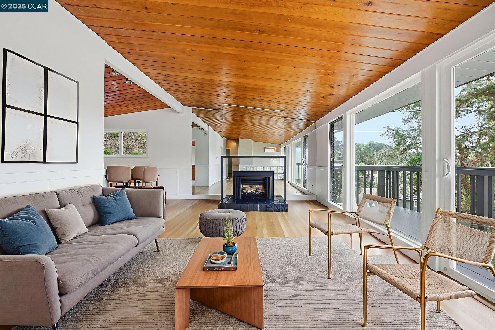 Detail Gallery Image 3 of 46 For 5584 Circle Dr, El Sobrante,  CA 94803 - 3 Beds | 2 Baths