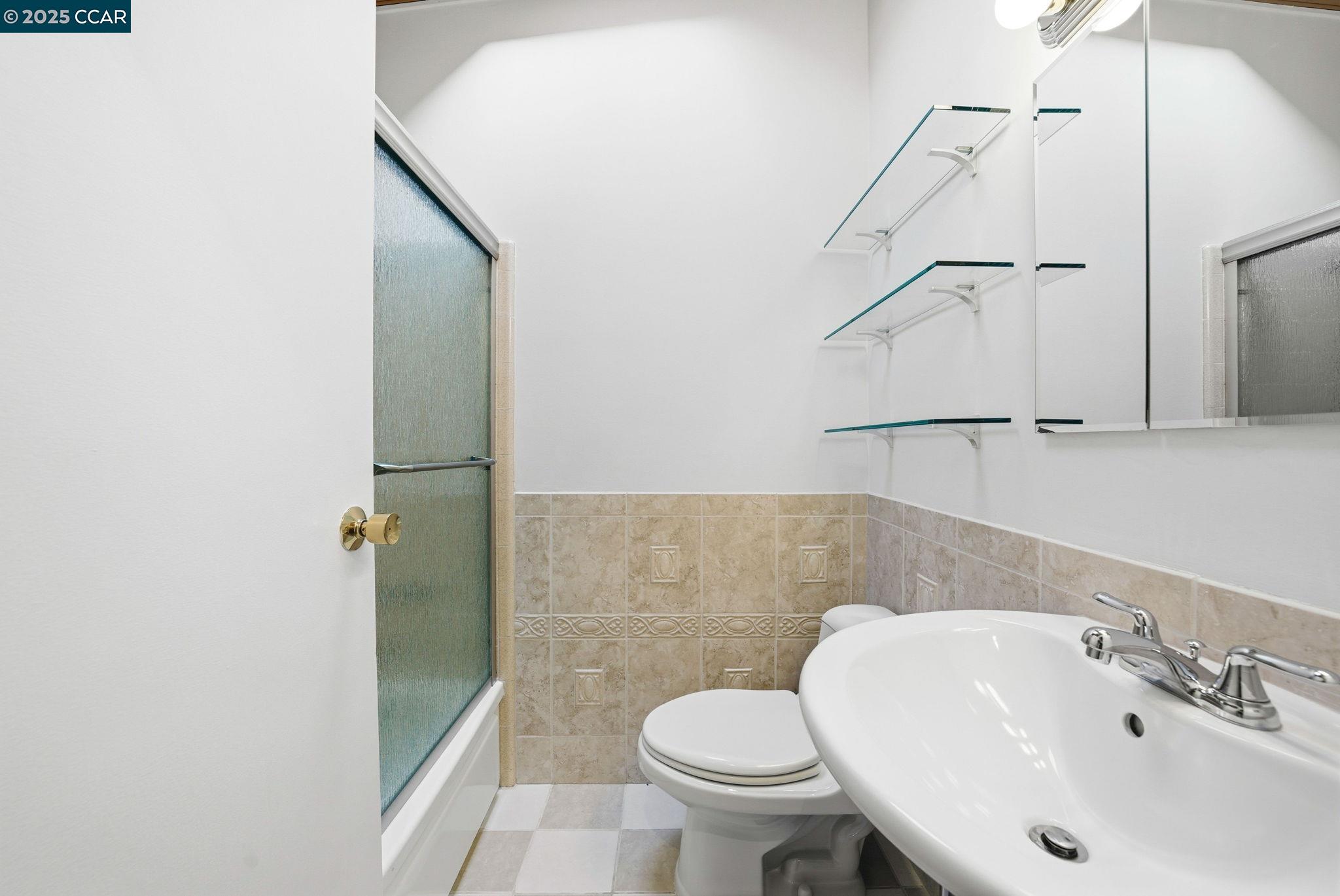 Detail Gallery Image 26 of 46 For 5584 Circle Dr, El Sobrante,  CA 94803 - 3 Beds | 2 Baths