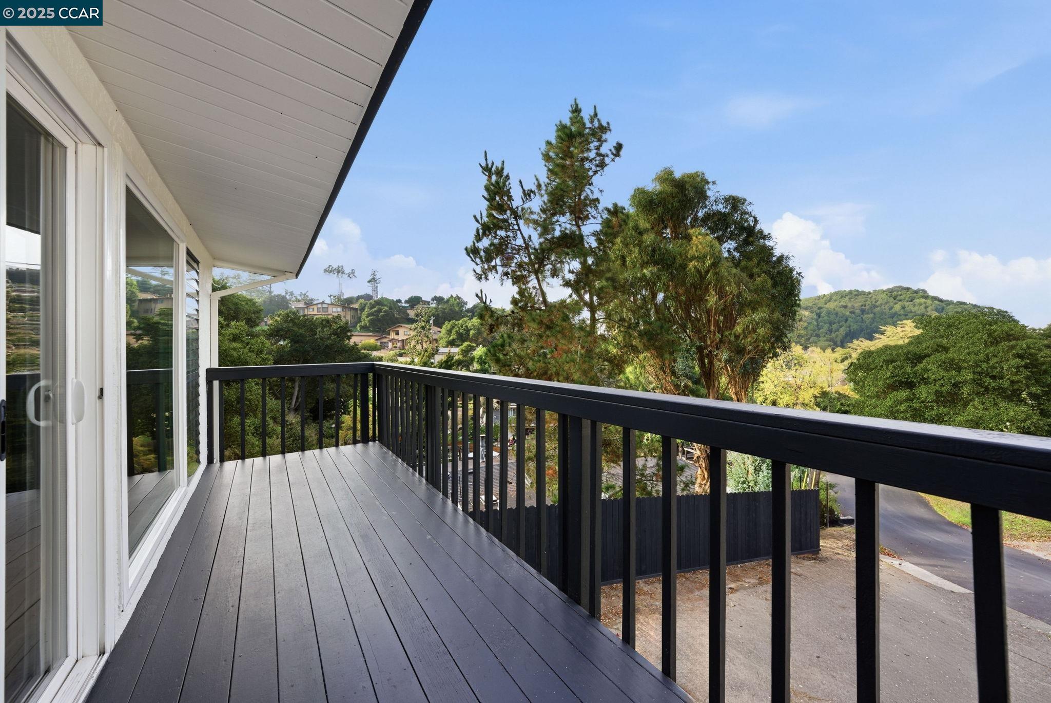 Detail Gallery Image 8 of 46 For 5584 Circle Dr, El Sobrante,  CA 94803 - 3 Beds | 2 Baths