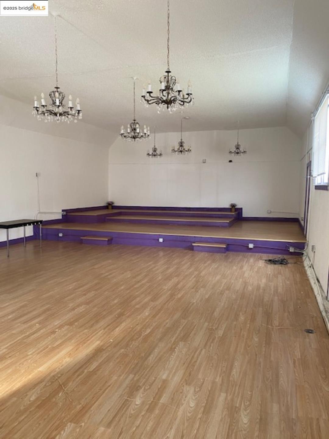 Detail Gallery Image 2 of 6 For 1157 88th Ave, Oakland,  CA 94621 - – Beds | – Baths