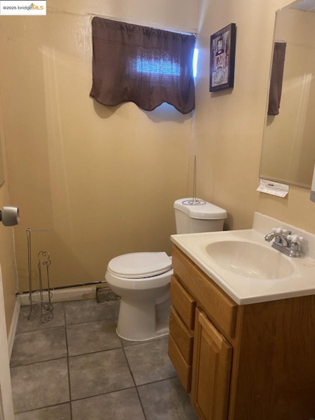 Detail Gallery Image 4 of 6 For 1157 88th Ave, Oakland,  CA 94621 - – Beds | – Baths