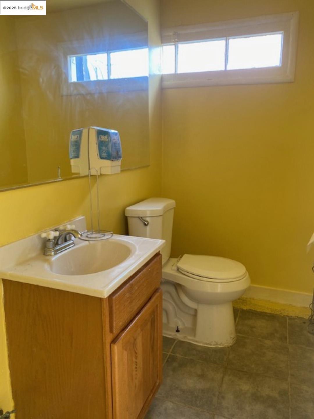 Detail Gallery Image 5 of 6 For 1157 88th Ave, Oakland,  CA 94621 - – Beds | – Baths