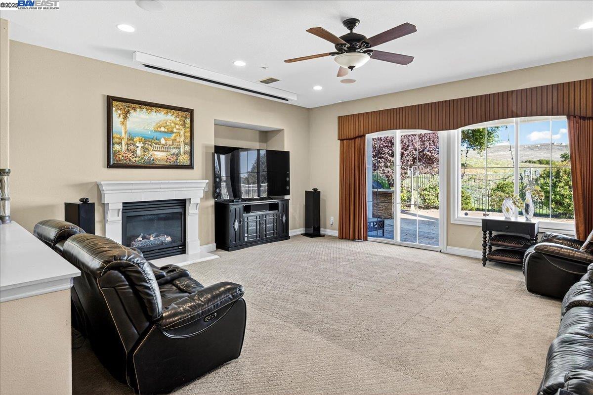 Detail Gallery Image 11 of 59 For 5803 Turnberry Dr., Dublin,  CA 94568 - 5 Beds | 5/1 Baths