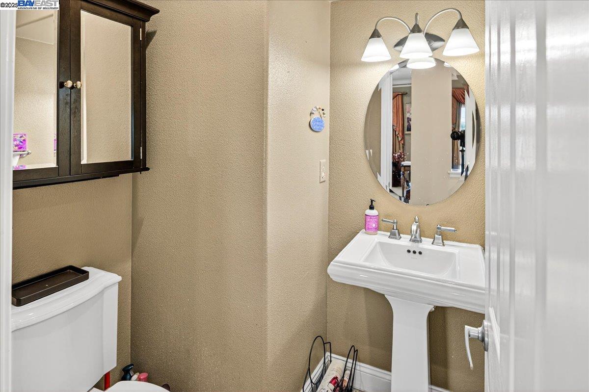 Detail Gallery Image 19 of 59 For 5803 Turnberry Dr., Dublin,  CA 94568 - 5 Beds | 5/1 Baths