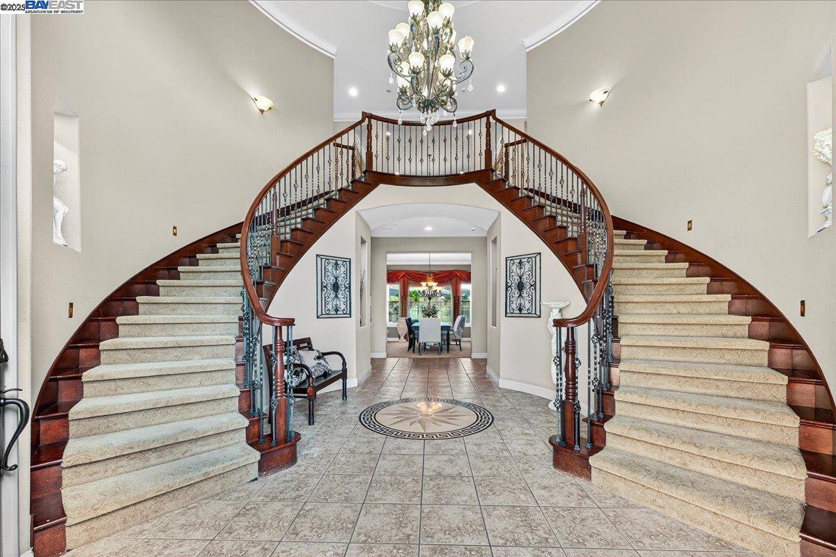 Detail Gallery Image 4 of 59 For 5803 Turnberry Dr., Dublin,  CA 94568 - 5 Beds | 5/1 Baths