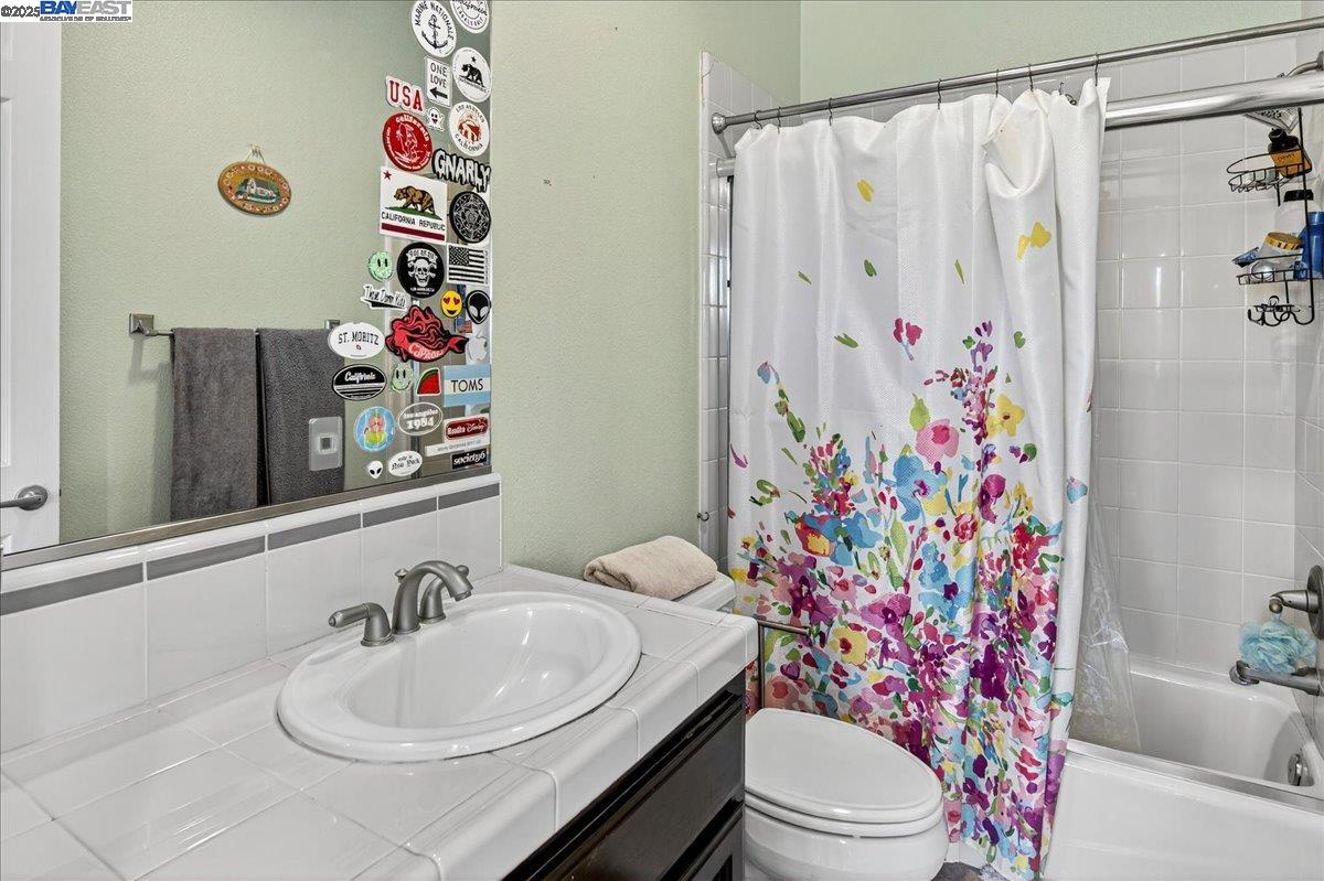 Detail Gallery Image 32 of 59 For 5803 Turnberry Dr., Dublin,  CA 94568 - 5 Beds | 5/1 Baths