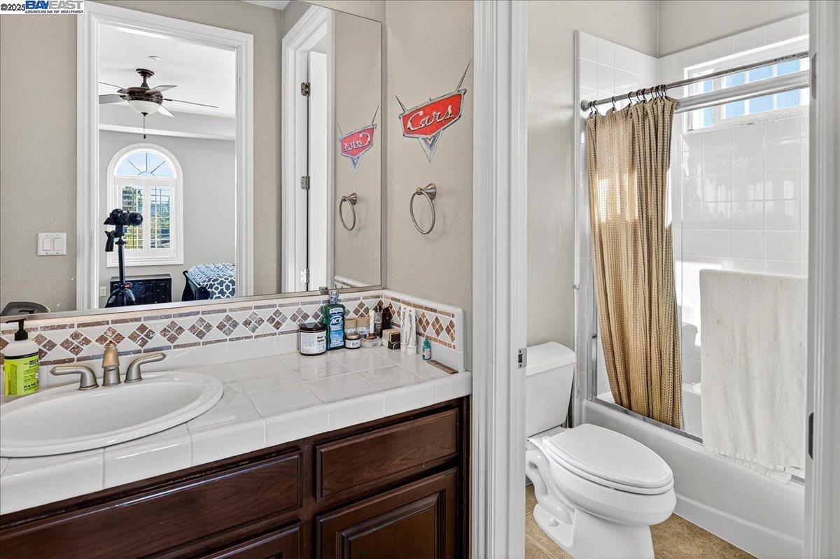 Detail Gallery Image 34 of 59 For 5803 Turnberry Dr., Dublin,  CA 94568 - 5 Beds | 5/1 Baths