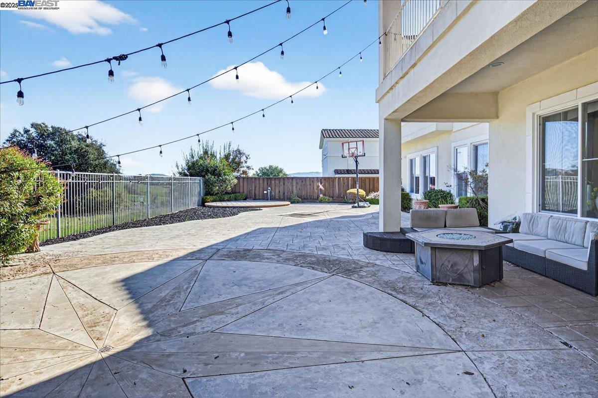 Detail Gallery Image 36 of 59 For 5803 Turnberry Dr., Dublin,  CA 94568 - 5 Beds | 5/1 Baths