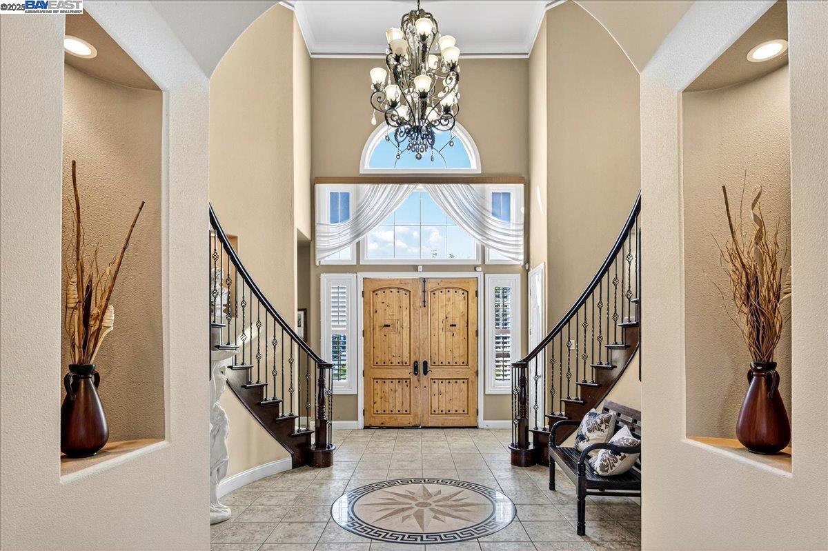 Detail Gallery Image 5 of 59 For 5803 Turnberry Dr., Dublin,  CA 94568 - 5 Beds | 5/1 Baths