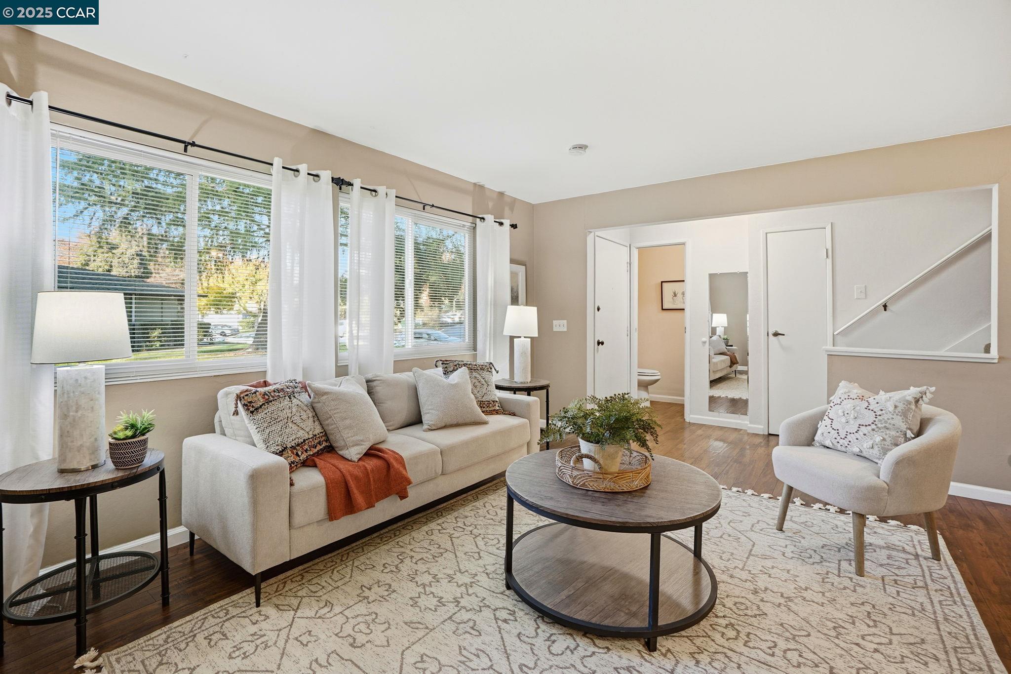 Detail Gallery Image 4 of 31 For 1045 Mohr Ln #B,  Concord,  CA 94518 - 2 Beds | 1/1 Baths
