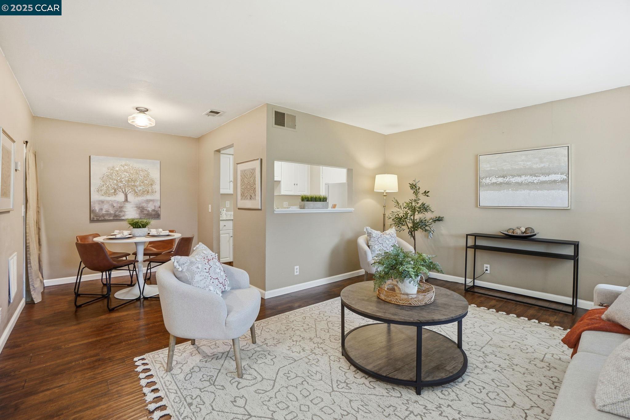 Detail Gallery Image 5 of 31 For 1045 Mohr Ln #B,  Concord,  CA 94518 - 2 Beds | 1/1 Baths