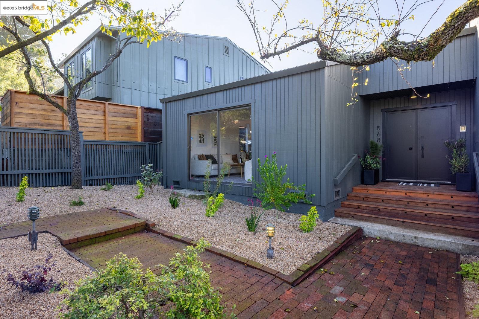 Detail Gallery Image 3 of 56 For 568 Vistamont Ave, Berkeley,  CA 94708 - 3 Beds | 2 Baths