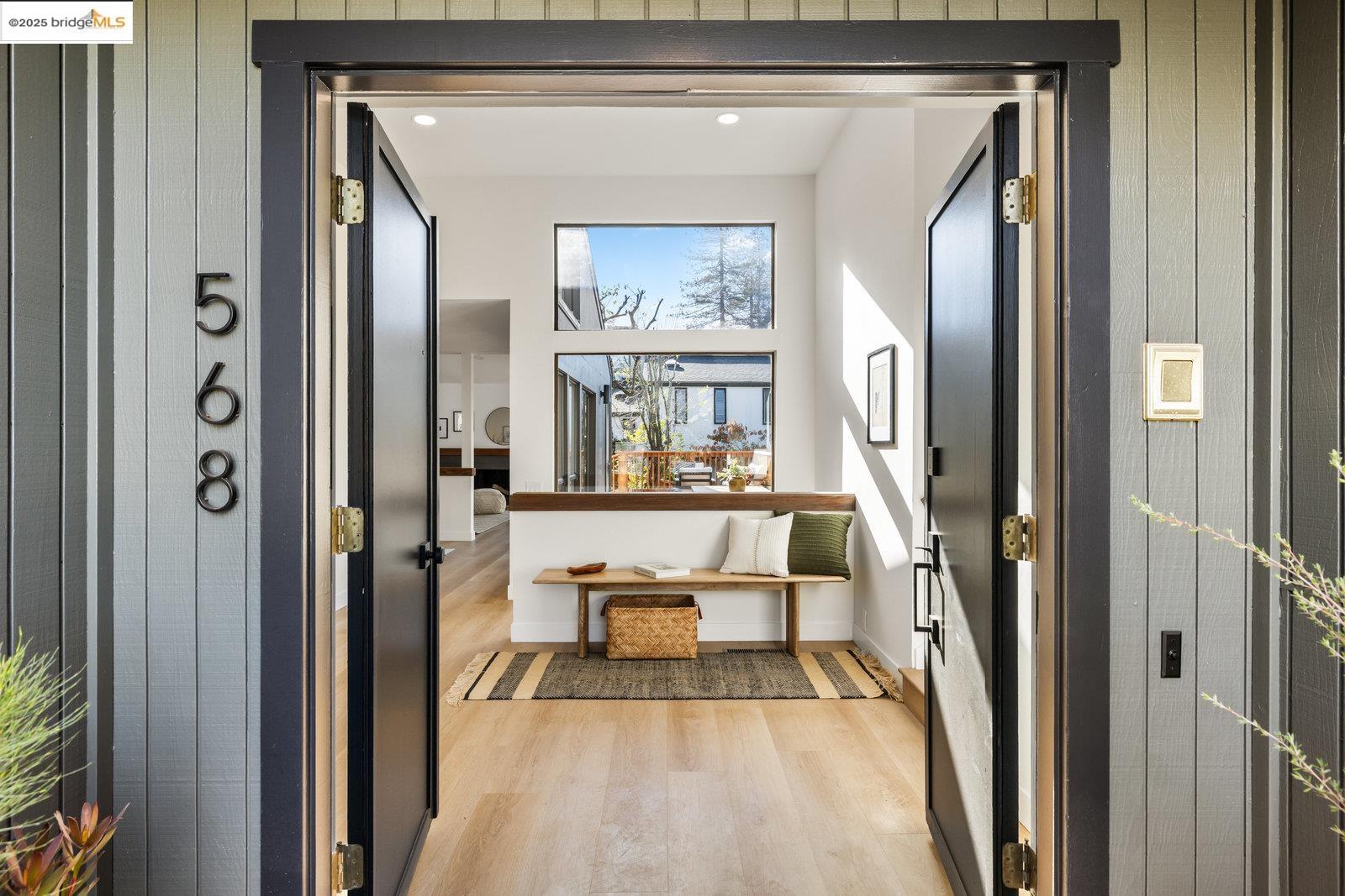 Detail Gallery Image 4 of 56 For 568 Vistamont Ave, Berkeley,  CA 94708 - 3 Beds | 2 Baths