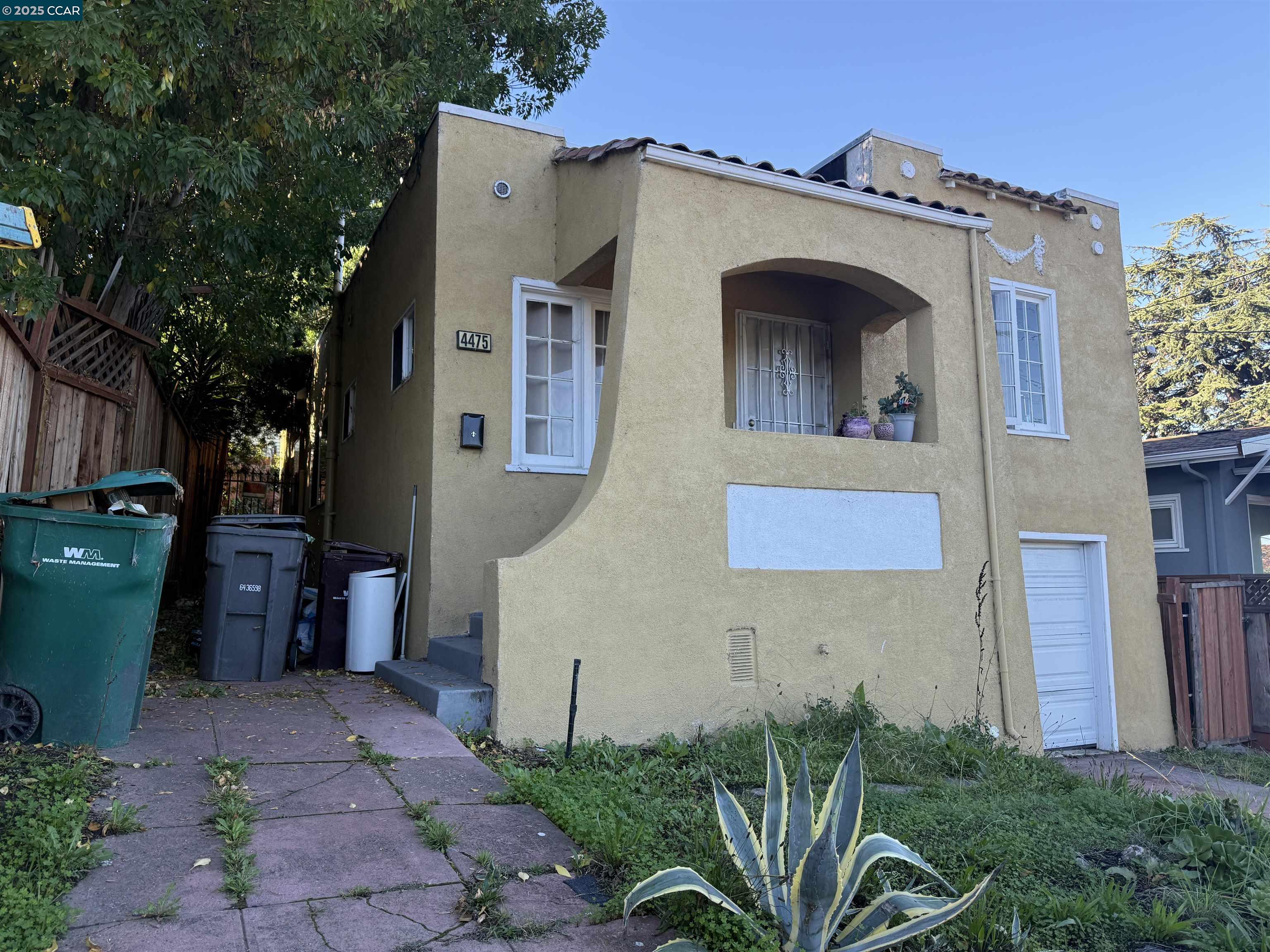 Detail Gallery Image 2 of 3 For 4475 Redding St, Oakland,  CA 94619 - 2 Beds | 2 Baths