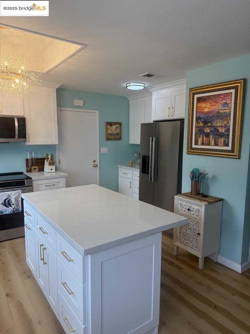 Detail Gallery Image 6 of 43 For 2269 Cypress Ave, San Pablo,  CA 94806 - 3 Beds | 3 Baths