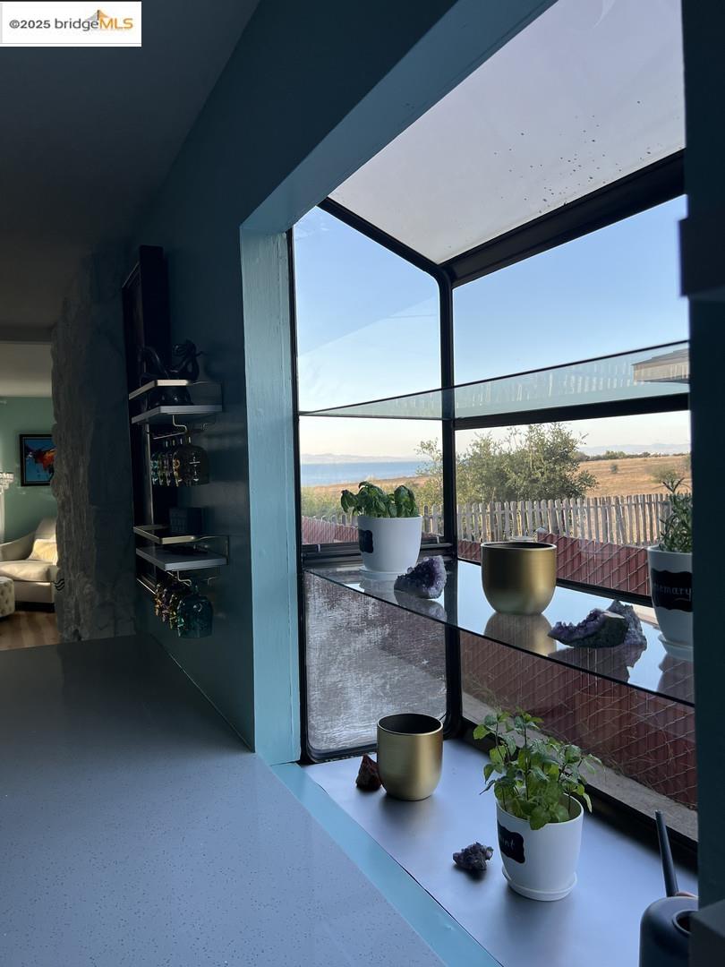 Detail Gallery Image 6 of 21 For 2269 Cypress Ave, San Pablo,  CA 94806 - 3 Beds | 3 Baths