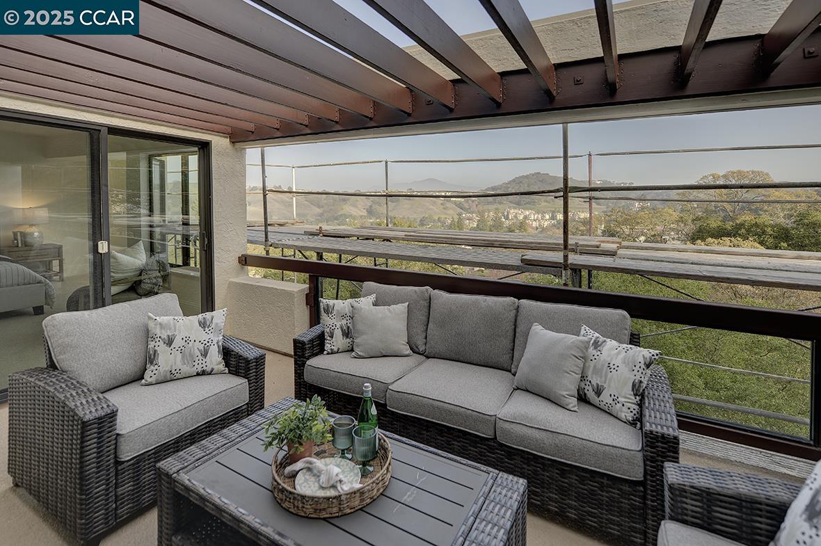 Detail Gallery Image 4 of 56 For 3535 Terra Granada Dr 4c,  Walnut Creek,  CA 94595 - 2 Beds | 2 Baths