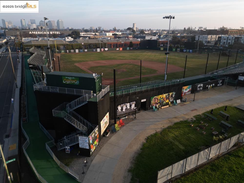 Detail Gallery Image 12 of 56 For 1633 8th St, Oakland,  CA 94607 - – Beds | – Baths