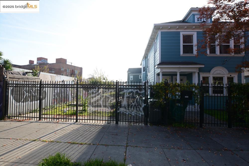 Detail Gallery Image 18 of 56 For 1633 8th St, Oakland,  CA 94607 - – Beds | – Baths