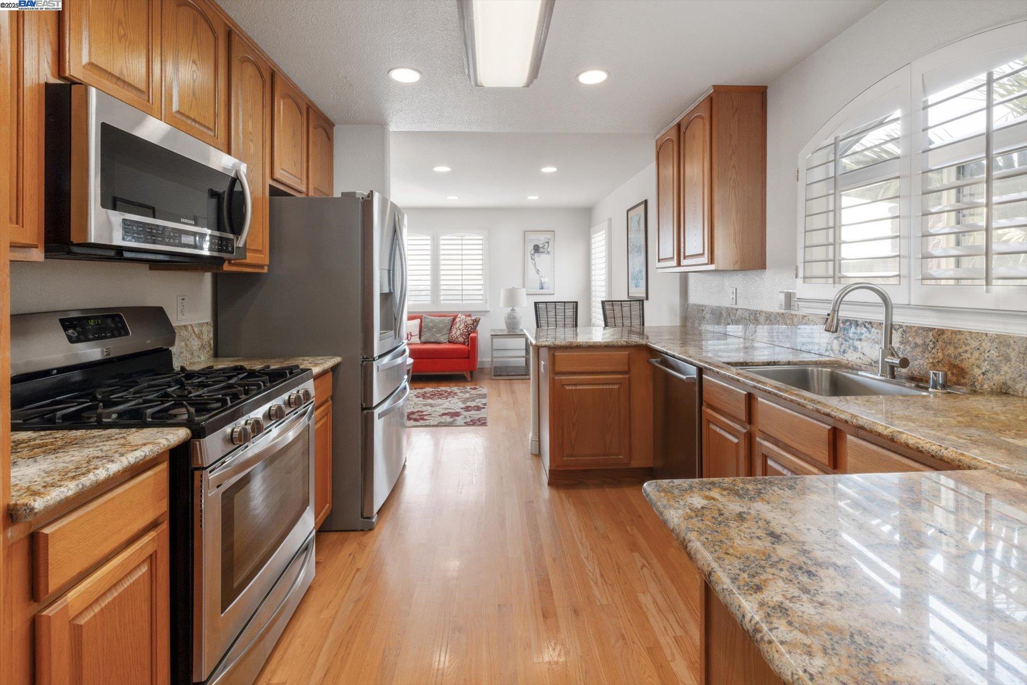 Detail Gallery Image 11 of 55 For 1564 Santa Clara St, Richmond,  CA 94804 - 3 Beds | 2/1 Baths