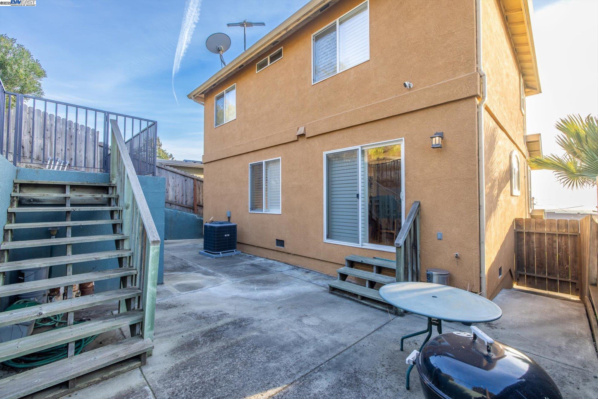 Detail Gallery Image 28 of 55 For 1564 Santa Clara St, Richmond,  CA 94804 - 3 Beds | 2/1 Baths