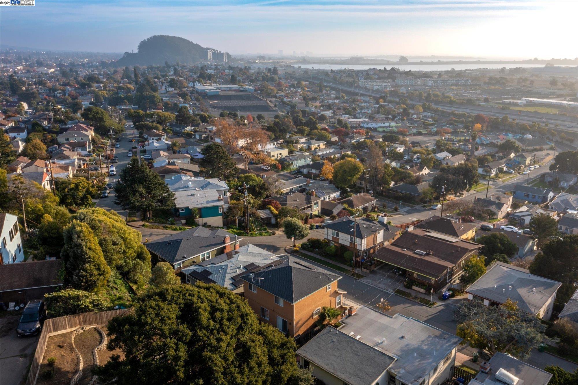 Detail Gallery Image 44 of 55 For 1564 Santa Clara St, Richmond,  CA 94804 - 3 Beds | 2/1 Baths