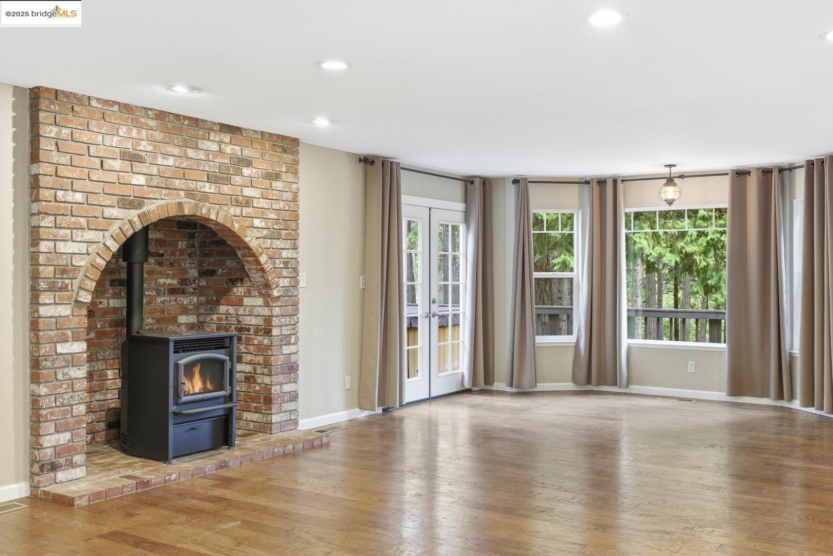 Detail Gallery Image 13 of 51 For 2136 Silver Dr, Arnold,  CA 95223 - 3 Beds | 2/1 Baths