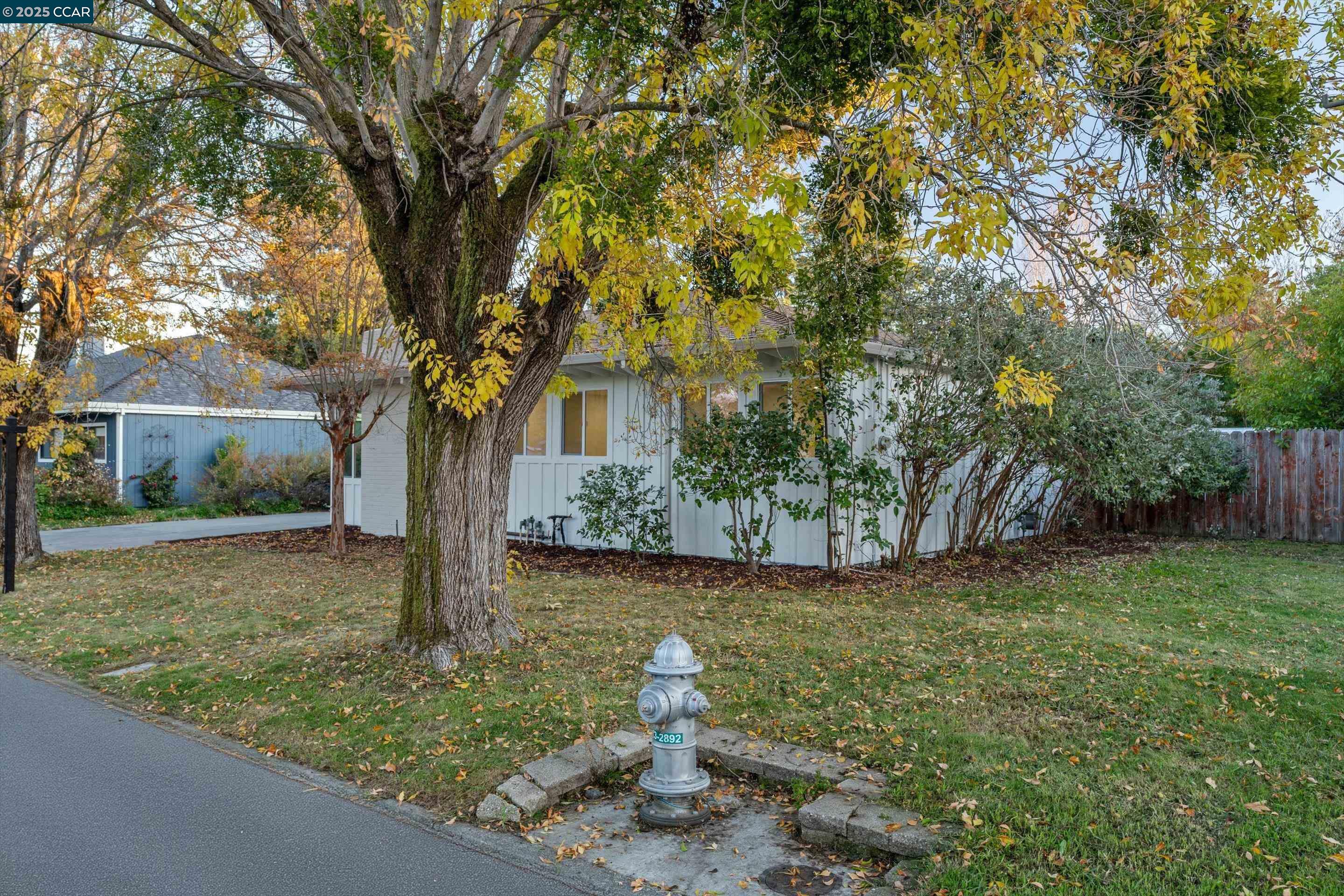 Detail Gallery Image 4 of 26 For 1799 Sierra Ave, Napa,  CA 94558 - 3 Beds | 2 Baths