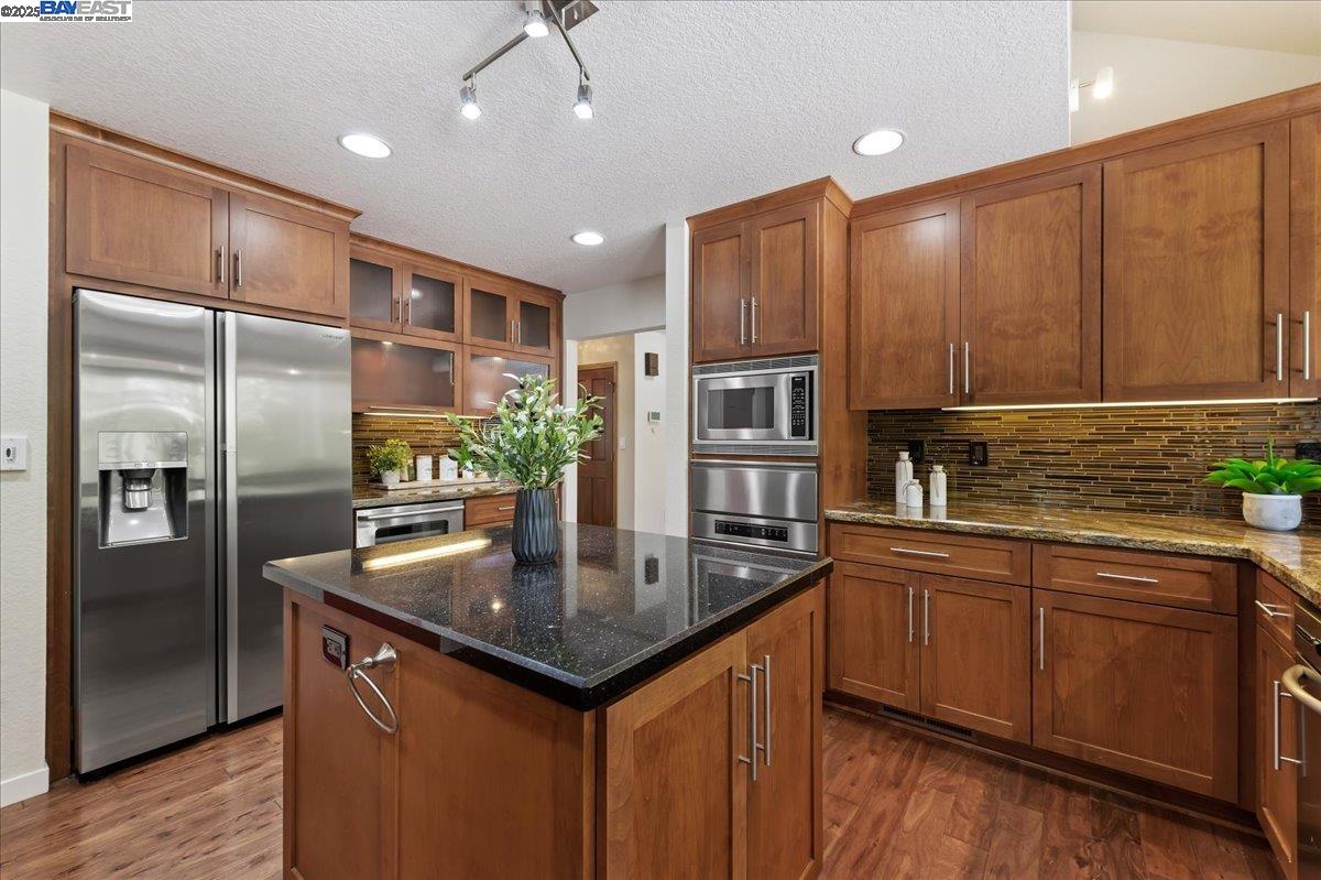 Detail Gallery Image 14 of 52 For 578 Regulus Rd, Livermore,  CA 94550 - 4 Beds | 3 Baths