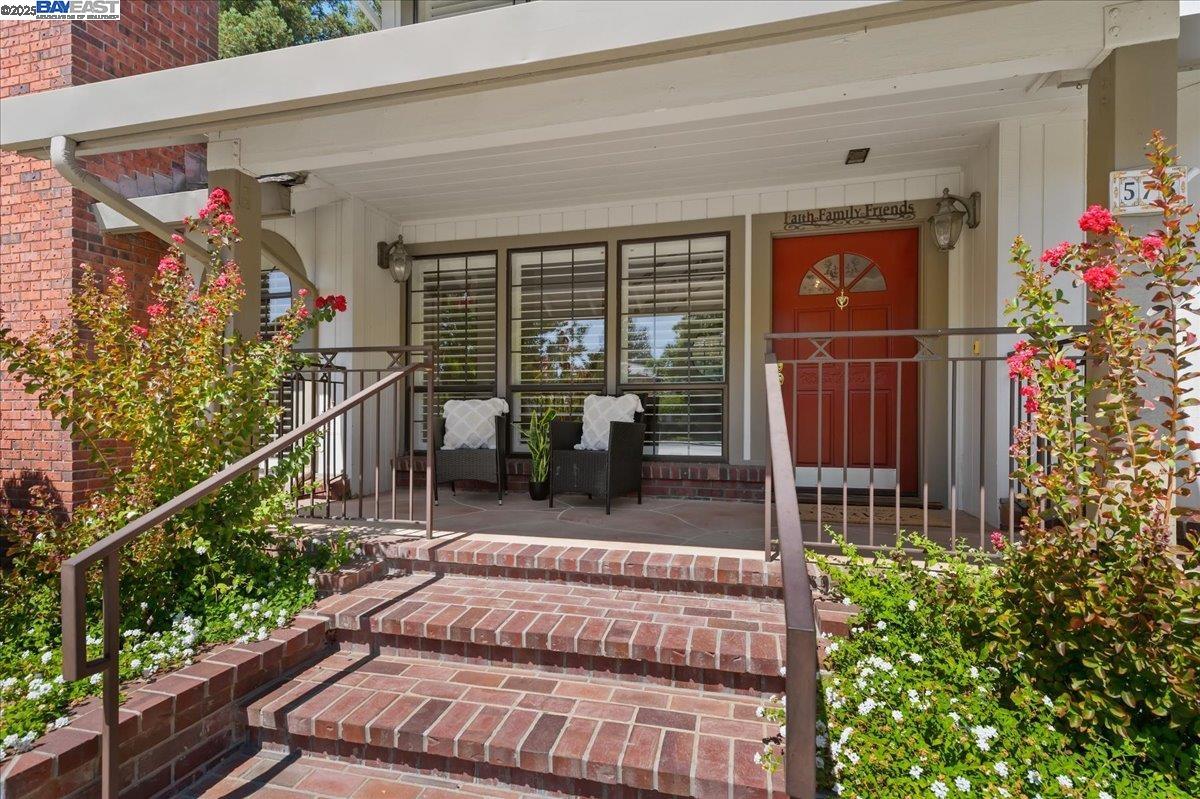 Detail Gallery Image 4 of 52 For 578 Regulus Rd, Livermore,  CA 94550 - 4 Beds | 3 Baths