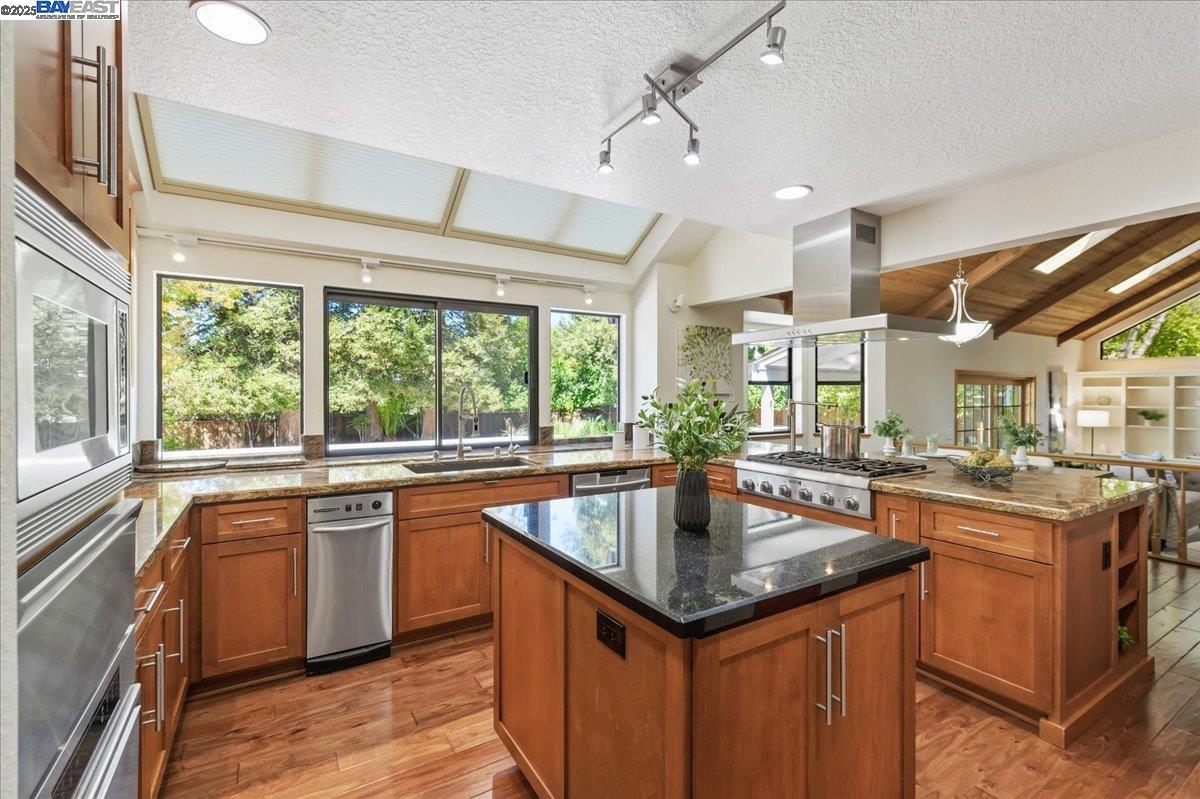 Detail Gallery Image 6 of 52 For 578 Regulus Rd, Livermore,  CA 94550 - 4 Beds | 3 Baths