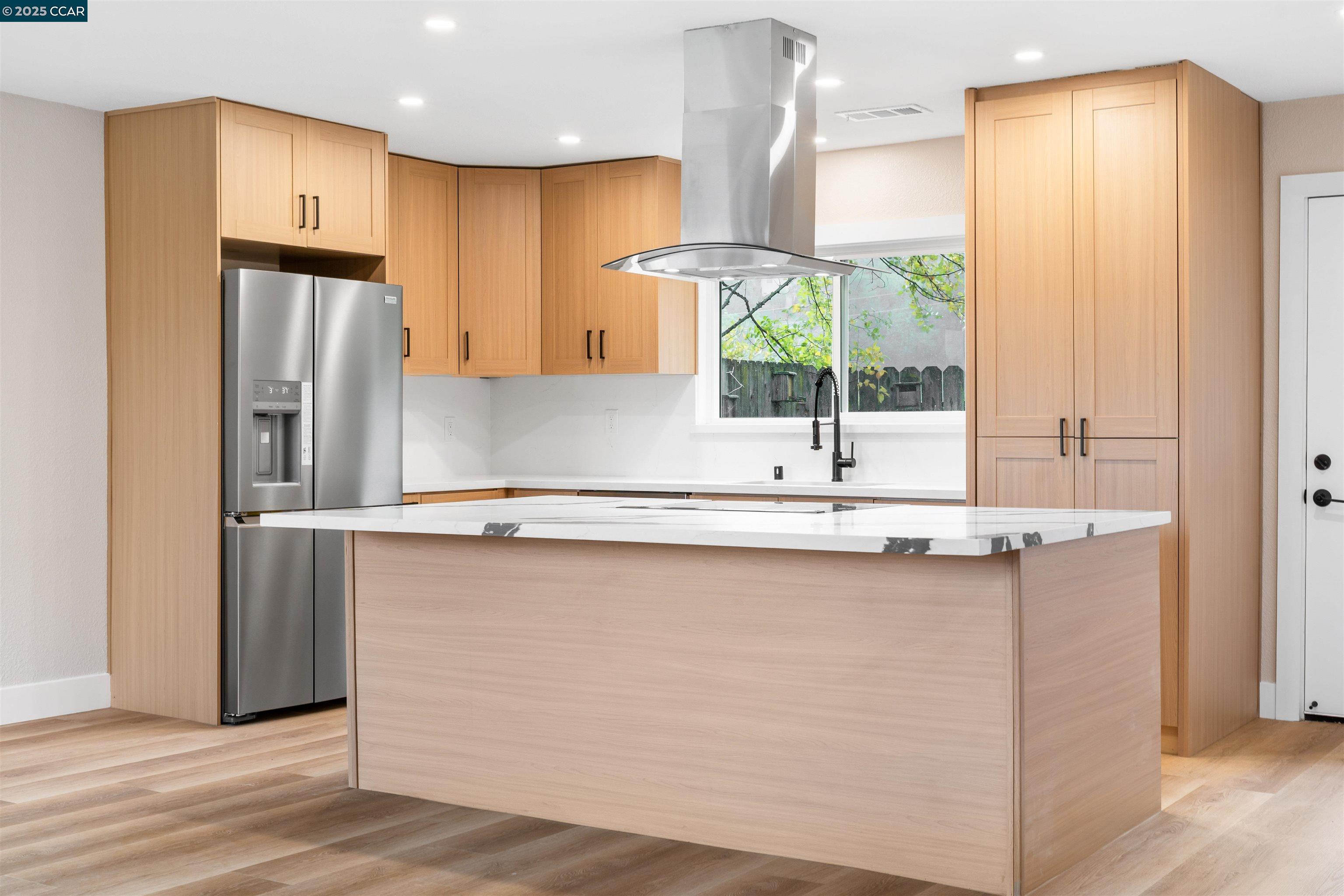 Detail Gallery Image 3 of 18 For 3102 Pine St, Martinez,  CA 94553 - 3 Beds | 2 Baths