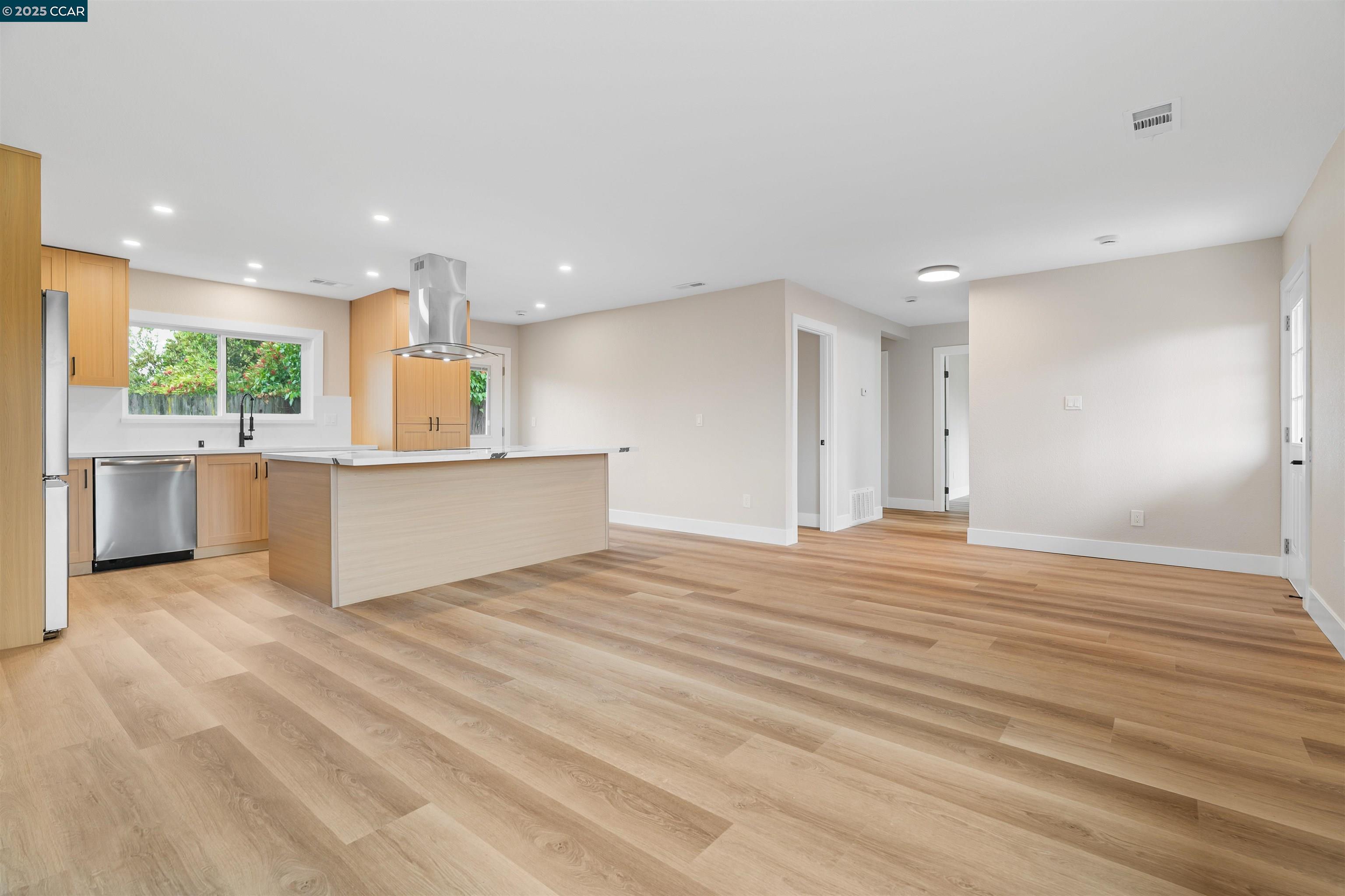 Detail Gallery Image 7 of 18 For 3102 Pine St, Martinez,  CA 94553 - 3 Beds | 2 Baths