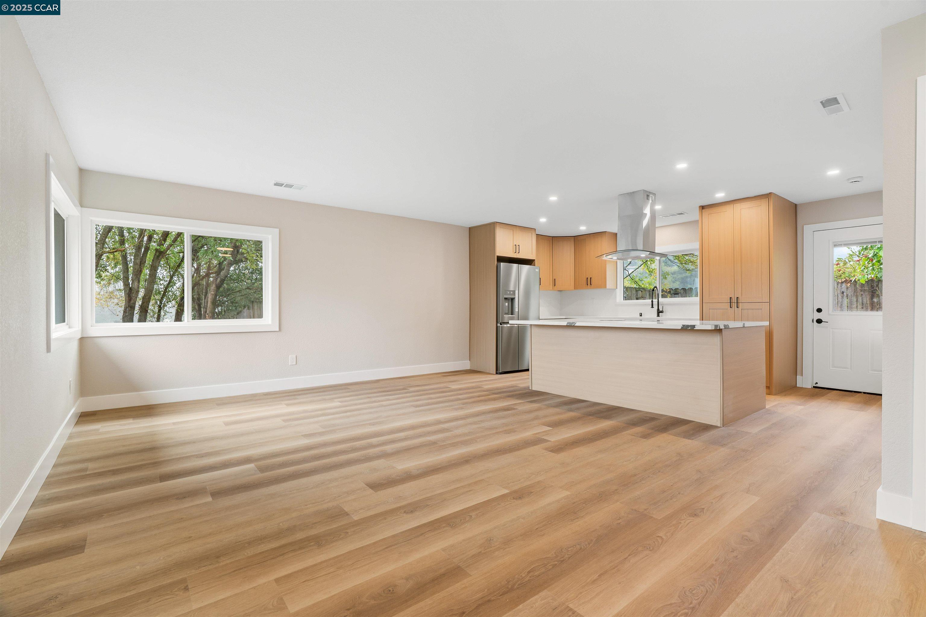 Detail Gallery Image 8 of 18 For 3102 Pine St, Martinez,  CA 94553 - 3 Beds | 2 Baths