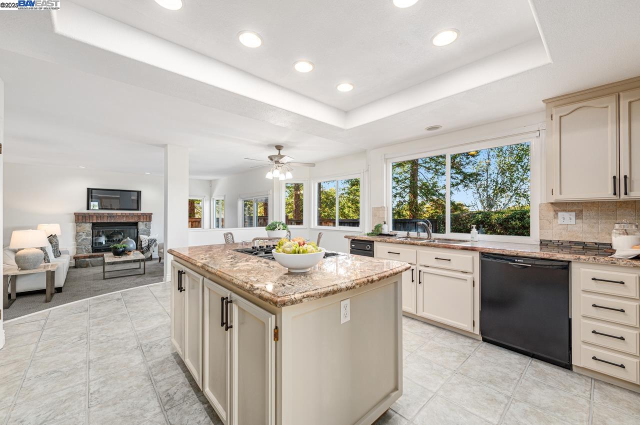 Detail Gallery Image 14 of 59 For 2947 Chardonnay Dr, Pleasanton,  CA 94566 - 4 Beds | 2/1 Baths