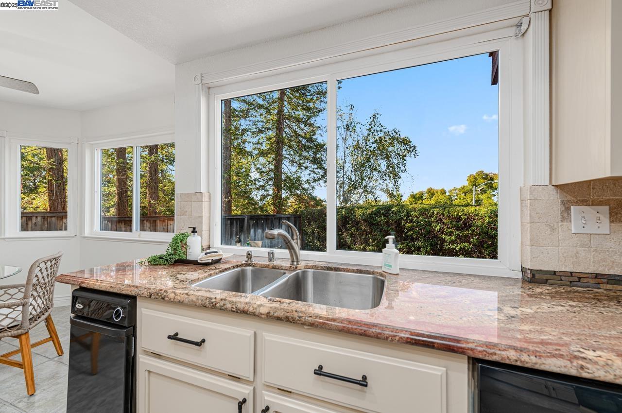 Detail Gallery Image 15 of 59 For 2947 Chardonnay Dr, Pleasanton,  CA 94566 - 4 Beds | 2/1 Baths