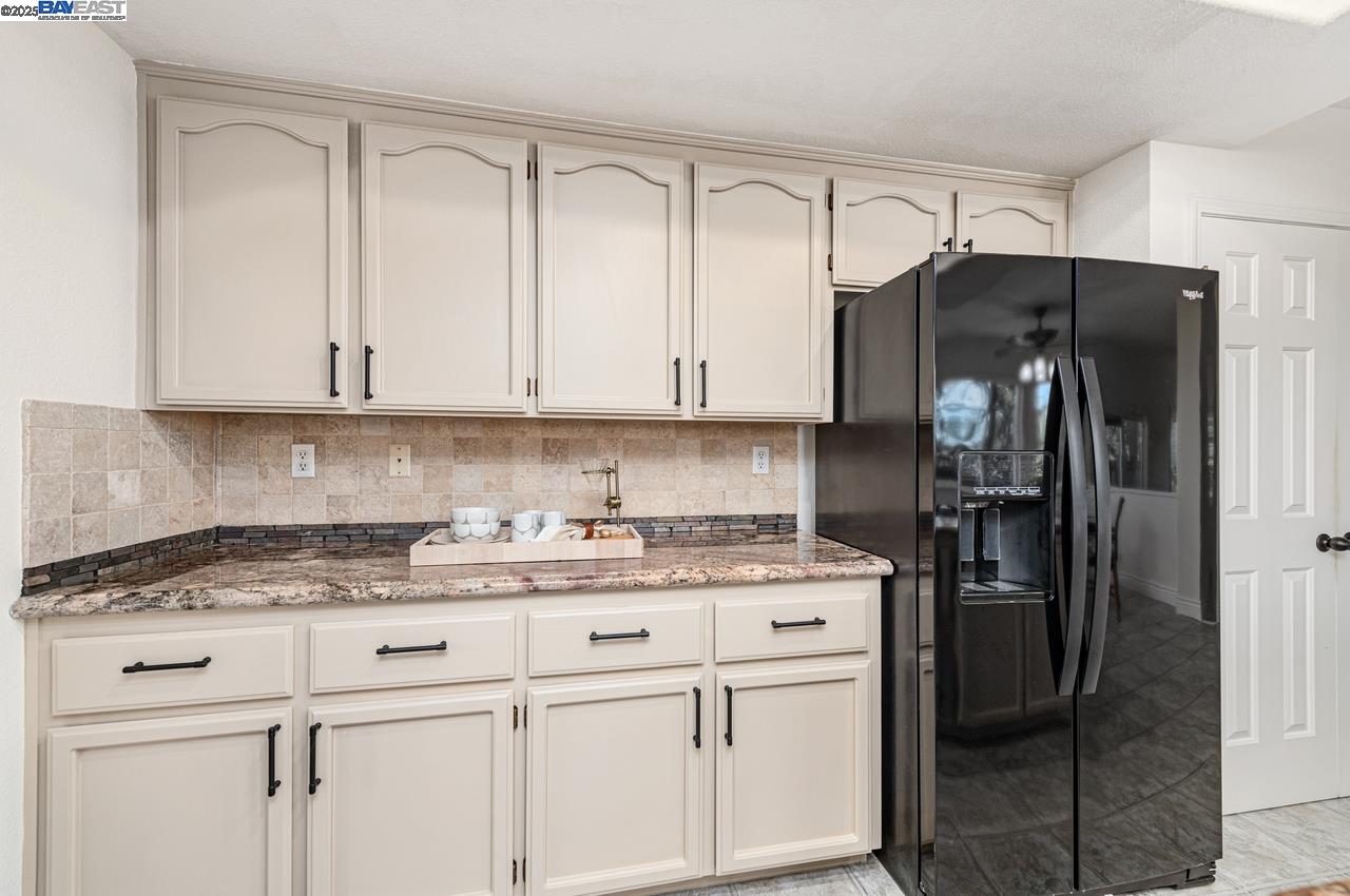 Detail Gallery Image 17 of 59 For 2947 Chardonnay Dr, Pleasanton,  CA 94566 - 4 Beds | 2/1 Baths