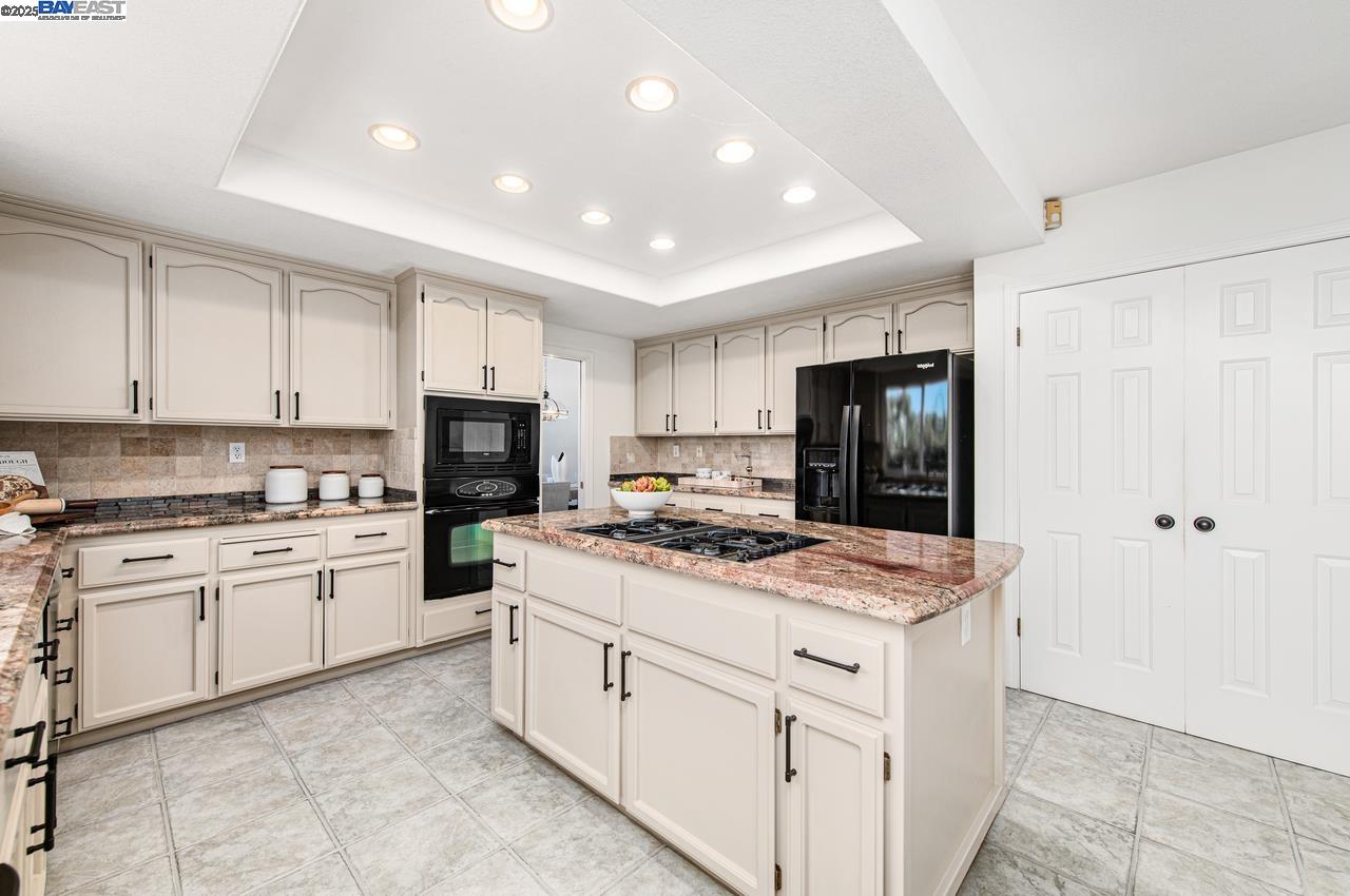 Detail Gallery Image 19 of 59 For 2947 Chardonnay Dr, Pleasanton,  CA 94566 - 4 Beds | 2/1 Baths