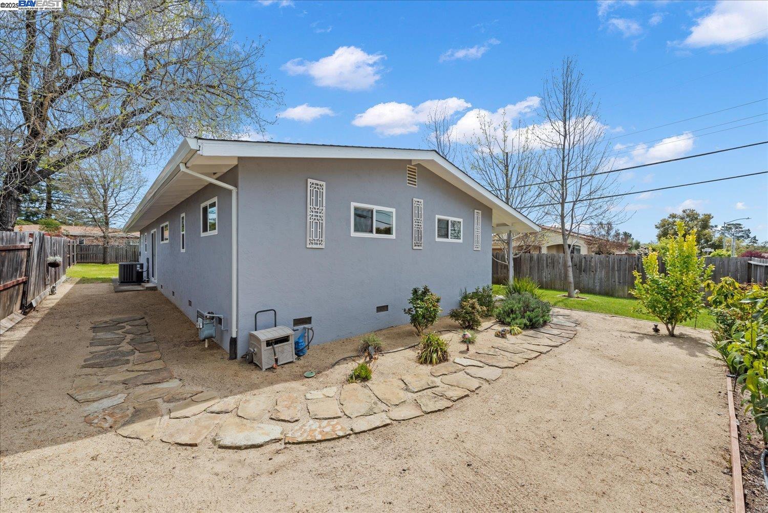 Detail Gallery Image 30 of 37 For 1002 Wyatt Ave, Napa,  CA 94559 - 3 Beds | 2 Baths