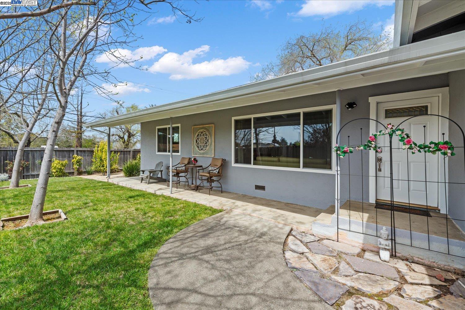 Detail Gallery Image 6 of 37 For 1002 Wyatt Ave, Napa,  CA 94559 - 3 Beds | 2 Baths